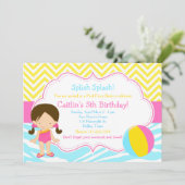 Brünett Girl Pool Party Bash Party Einladung (Stehend Vorderseite)