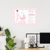 Brünette Frauendusche aus Pink Damask Poster (Heimbüro)