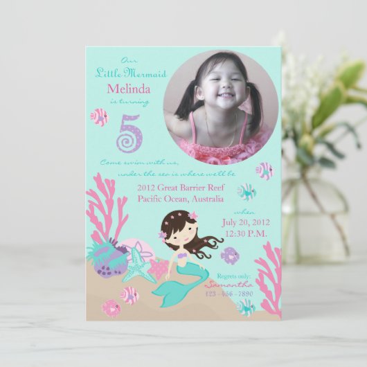 Brünette Meerjungfrau-fünfter Geburtstag Einladung (Stehend Vorderseite)
