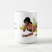 Brünette Meerjungfrau mit Tasse des Starfish-Kaffe (Mittel)