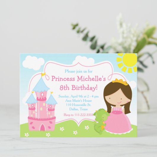 Brünette Niedliche Prinzessin und Dragon Geburtsta Einladung (Stehend Vorderseite)