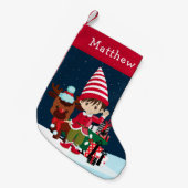 Brünetter Elf Boy mit Rudolph Kleiner Weihnachtsstrumpf (Vorderansicht (hängend))