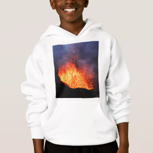 Brunnen der heißen Lava bricht aus Kratervulkan Hoodie