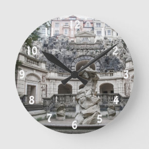 Brunnen mit Neptun-Statue in Prag Runde Wanduhr