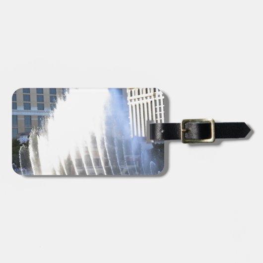 Brunnen und Architektur entlang dem Las Vegas-str Gepäckanhänger (Vorderseite horizontal)