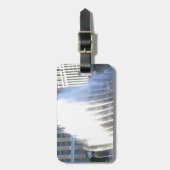 Brunnen und Architektur entlang dem Las Vegas-str Gepäckanhänger (Vorderseite vertikal)