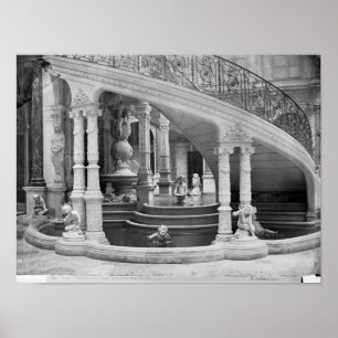 Brunnen unter der Treppe des Hotels de Poster