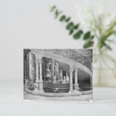 Brunnen unter der Treppe des Hotels de Postkarte (Stehend Vorderseite)