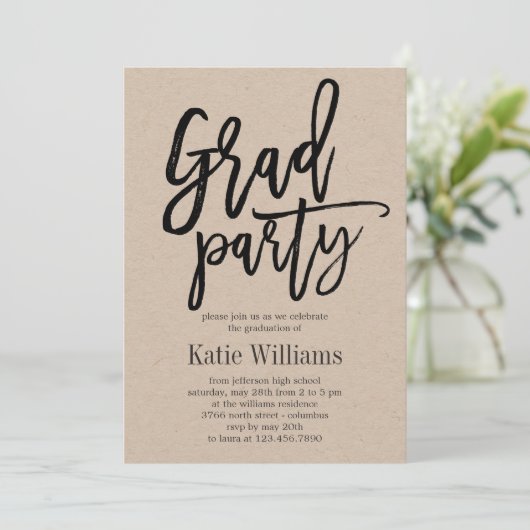 Brush Charm Graduation Party Einladung Kraft (Stehend Vorderseite)