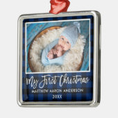 Brush Script Blue Kariert Baby First Christmas Ornament Aus Metall (Links)
