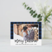 Brush Script Blue Kariert Couple Foto Christmas Postkarte (Stehend Vorderseite)