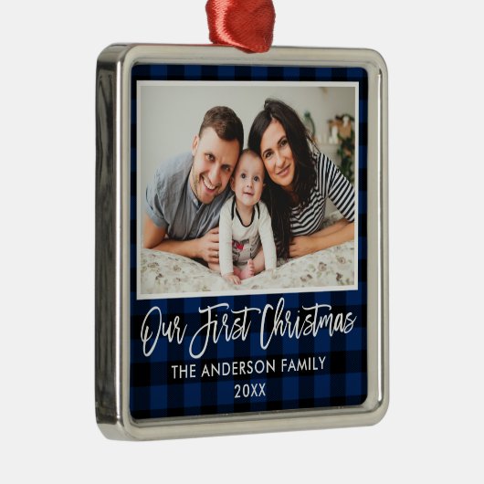 Brush Script Blue Kariert Family Erster Weihnachts Ornament Aus Metall (Rechts)