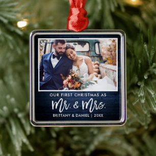 Brush Script Blue Wood Erste Weihnachtszeit Mr. Mr Ornament Aus Metall