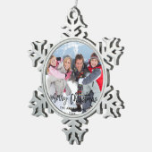 Brush Script Family Foto Frohe Weihnachten Schneeflocken Zinn-Ornament (Rechts)