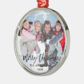 Brush Script Frohe Weihnachtsfamilie Foto Ornament Aus Metall (Links)