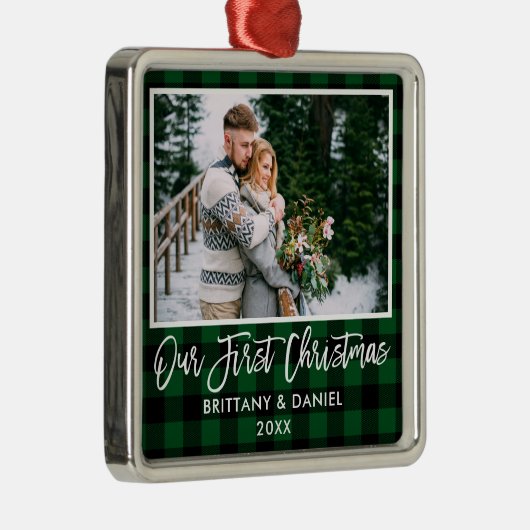 Brush Script Green Kariert Couple First Christmas Ornament Aus Metall (Rechts)