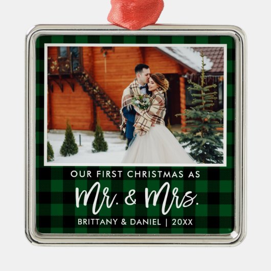 Brush Script Green Kariert First Christmas Mrs. Ornament Aus Metall (Vorne)