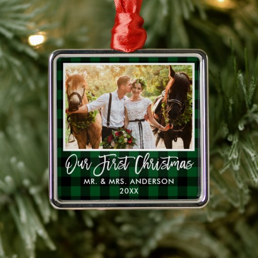 Brush Script Green Kariert Wedding First Christmas Ornament Aus Metall (Baum)