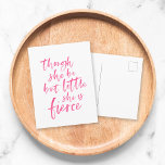 Brush Script Little Aber Fierce William Shakespear Postkarte<br><div class="desc">Stilvolles rosa Pinselskript des Zitats "obwohl sie nur wenig ist sie erbittert" von A Midsommer Night's Dream von William Shakespeare vor einem weißen Hintergrund. *Bitte beachten Sie,  dass das Zazzle-Wasserzeichen,  das in der Zoomvorschau angezeigt wird,  NICHT auf dem gedruckten Endprodukt erscheint. © Rosewood and Citrus</div>