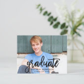 Brush Script Moderne Graduierungspartei Einladungspostkarte (Stehend Vorderseite)