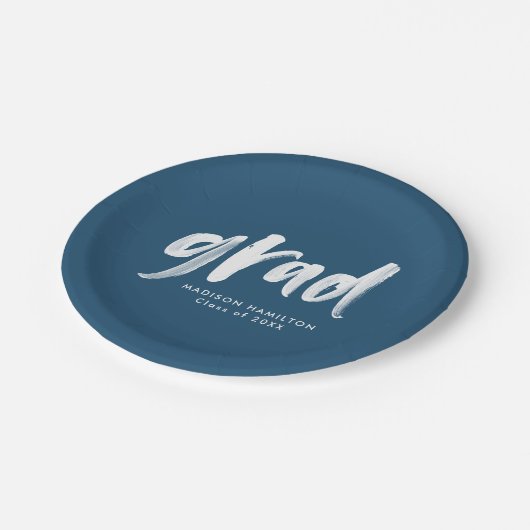 Brush Script Navy-Abschluss Pappteller (Schrägansicht)