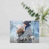 Brush-Script Neue Hochzeiten Liebe ist Patient Postkarte (Stehend Vorderseite)