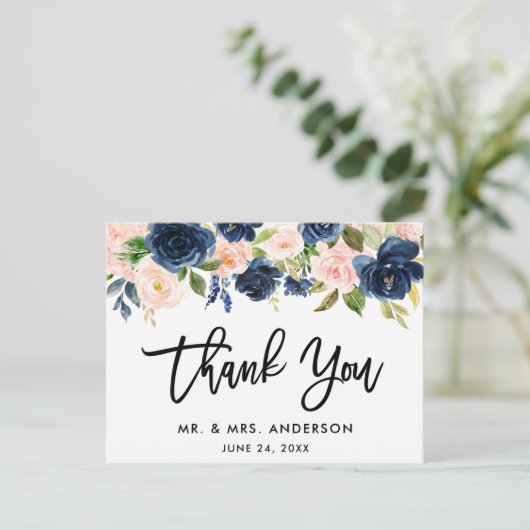 Brush Script Pink Blue Floral Wedding Vielen Dank Postkarte (Stehend Vorderseite)
