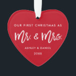 Brush Script Red First Christmas | Foto zurück Ornament<br><div class="desc">Modern Brush Script Unsere ersten Weihnachten als Mr. und Mrs. Red Heart Ornament - Foto Back</div>