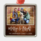 Brush Script Rustic Wood Merry and Bright Family Ornament Aus Metall (Vorne)