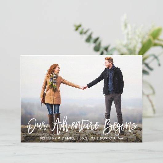 Brush Script Save the Date Adventure Kraft Card Einladung (Stehend Vorderseite)