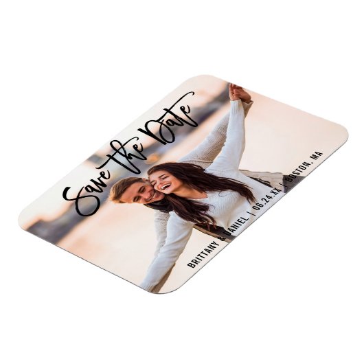 Brush Script Save the Date Couple Foto B Magnet (Linke Seite)