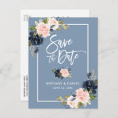 Brush Script Save the Date Dusty Blue Pink Floral Ankündigungspostkarte (Vorne/Hinten)