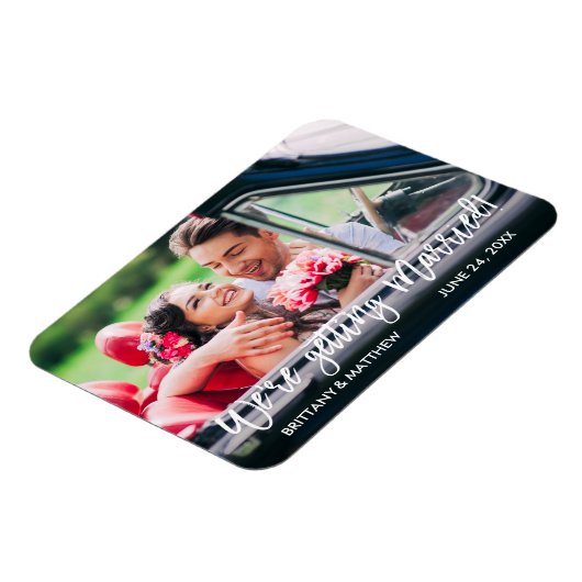 Brush Script Save the Date Wir werden heiraten Magnet (Linke Seite)