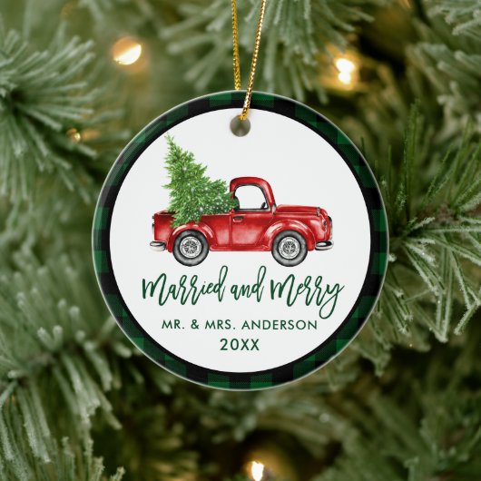 Brush Script Truck Green Kariert Verheiratet Merry Keramik Ornament (Baum)