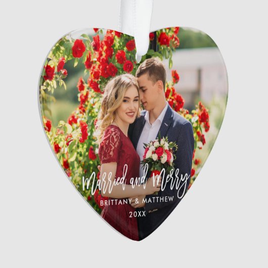 Brush Script Verheiratet und Merry Foto Wedding He Ornament (Vorderseite)