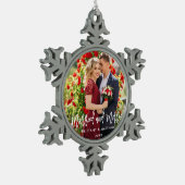 Brush Script Verheiratet und Merry Foto Wedding Schneeflocken Zinn-Ornament (Links)