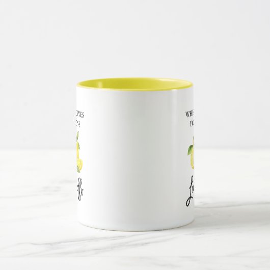 Brush Script Wasserfarbe Zitronen Limoncello Gelb Tasse (Zentrum)