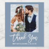 Brush Script Wedding Danke Dusty Blue Foto Weinetikett (Einzelnes Label)