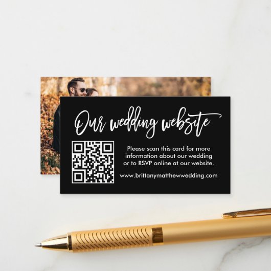Brush Script Wedding Website QR Foto Black Begleitkarte (Vorderseite/Rückseite Beispiel)