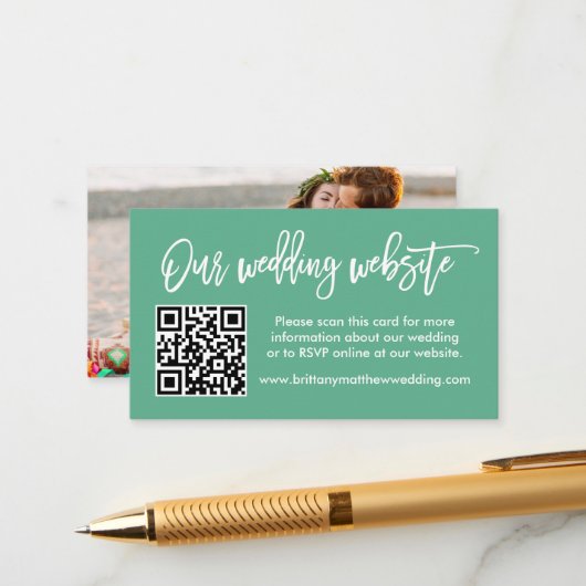 Brush Script Wedding Website QR Foto Mint Green Begleitkarte (Vorderseite/Rückseite Beispiel)