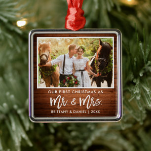 Brush Script Wood First Christmas Mr. und Mrs. Ornament Aus Metall