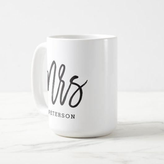 Brushed Calligraphy Mrs Wedding Bride Tasse (Vorderseite Links)