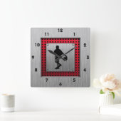 Brushed metal look, Basketball; red Quadratische Wanduhr (Zuhause)