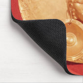 Brust mit tragenden Ohrringen eines menschlichen Mousepad (Ecke)