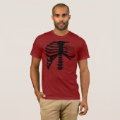 Brustkorb (Schwarzes) T-Shirt (Vorne ganz)
