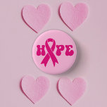 Brustkrebs-Bewusstsein Ribbon-Hoffnung Button<br><div class="desc">Das rosa Band ist zum universellen Symbol für Brustkrebs geworden,  indem sie das Bewusstsein schärft,  die Unterstützung leistet und Frauen solidarisch zusammenbringt.</div>