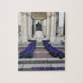 Bryant Park Statue Frühlingsblumen Pflanzen NYC Puzzle (Vertikal)