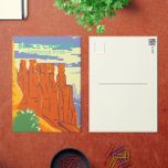 Bryce Canyon Nationalpark Utah Vintage Postkarte<br><div class="desc">Bryce Canyon Vektorgrafik Design. Der Park ist ein weitläufiges Reservat im Süden Utah,  bekannt für die krummfarbenen Hoodoos,  die aus spitzenförmigen Felsformationen bestehen.</div>