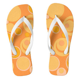 Bubblegum-Blasen überall in Orange Badesandalen