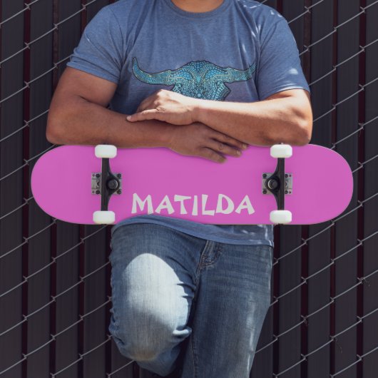 Bubblegum Pink Moderner Name | Stilvolle Trendy Skateboard (Außenbereich 3)